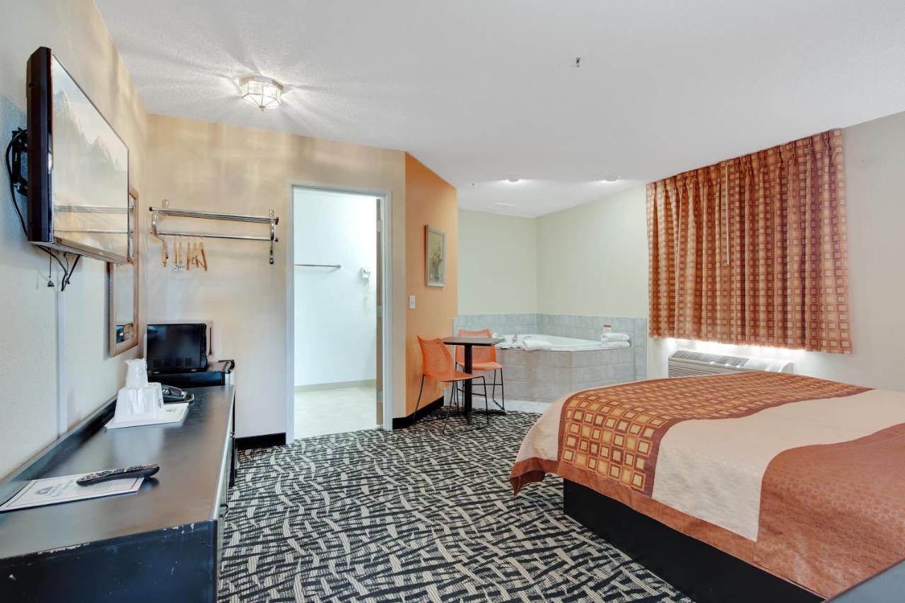 Americas Quality Inn & Suites - Finlayson Exteriör bild
