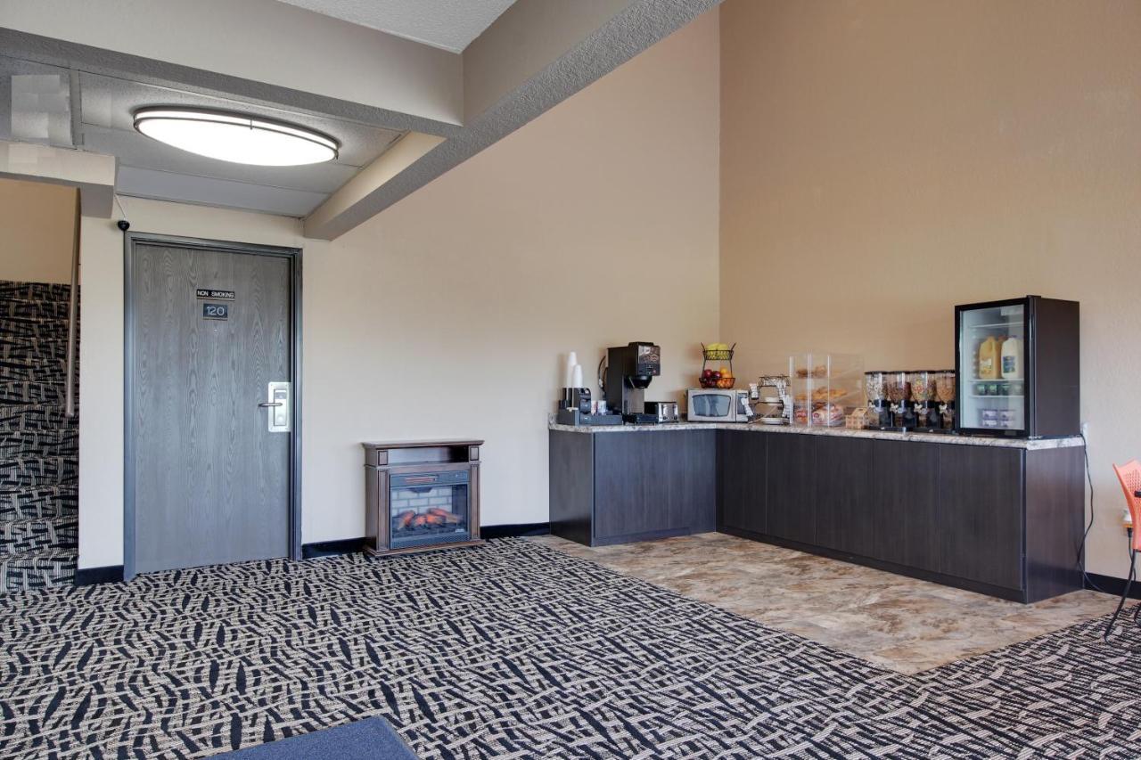 Americas Quality Inn & Suites - Finlayson Exteriör bild