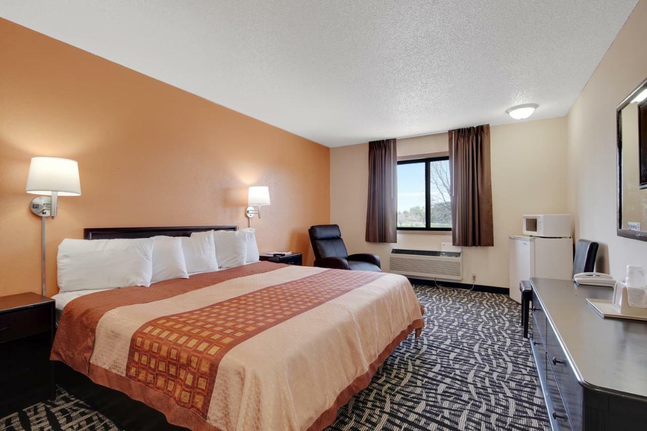 Americas Quality Inn & Suites - Finlayson Exteriör bild